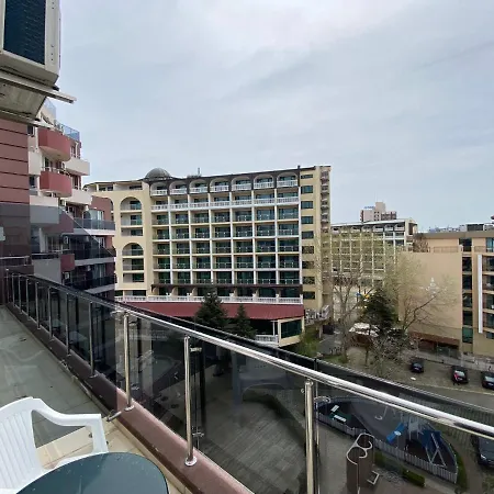 Admiral Plaza C52 Sunny 아파트