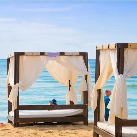 Admiral Plaza C52 Sunny 아파트 *